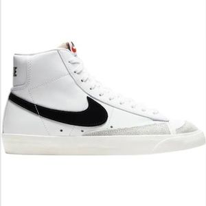 Nike Women's Blazer Mid 77 Shoes size 8